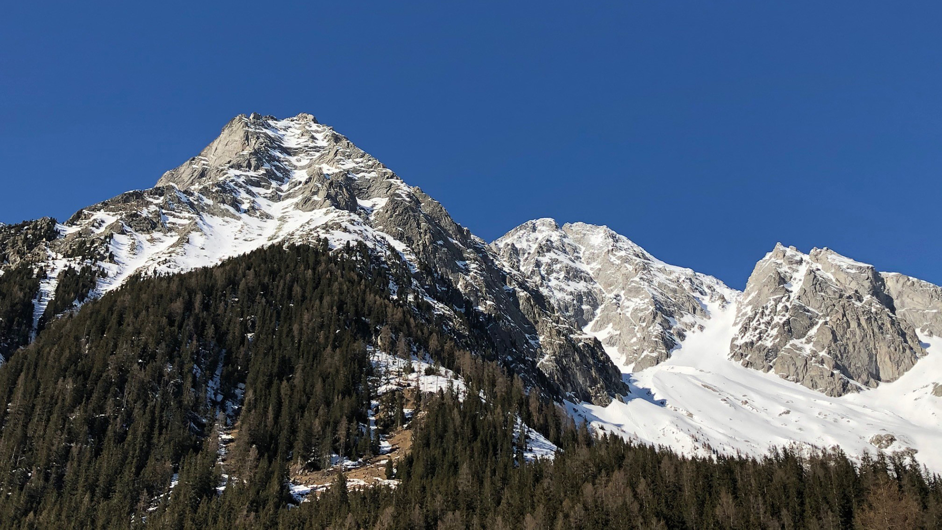Trening i naturlig eller simulert høyde?  Skiskytterarenaen i Antholz, Italia, ligger på cirka 1600 meter.  (Foto: Halvor Lea)
