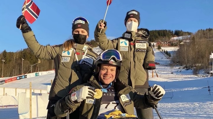 Synne Sofie Stangeland, Jesper Saltvik Pedersen og Marcus Grasto Nilsson i Hafjell under VM i snøsport for parautøvere.
