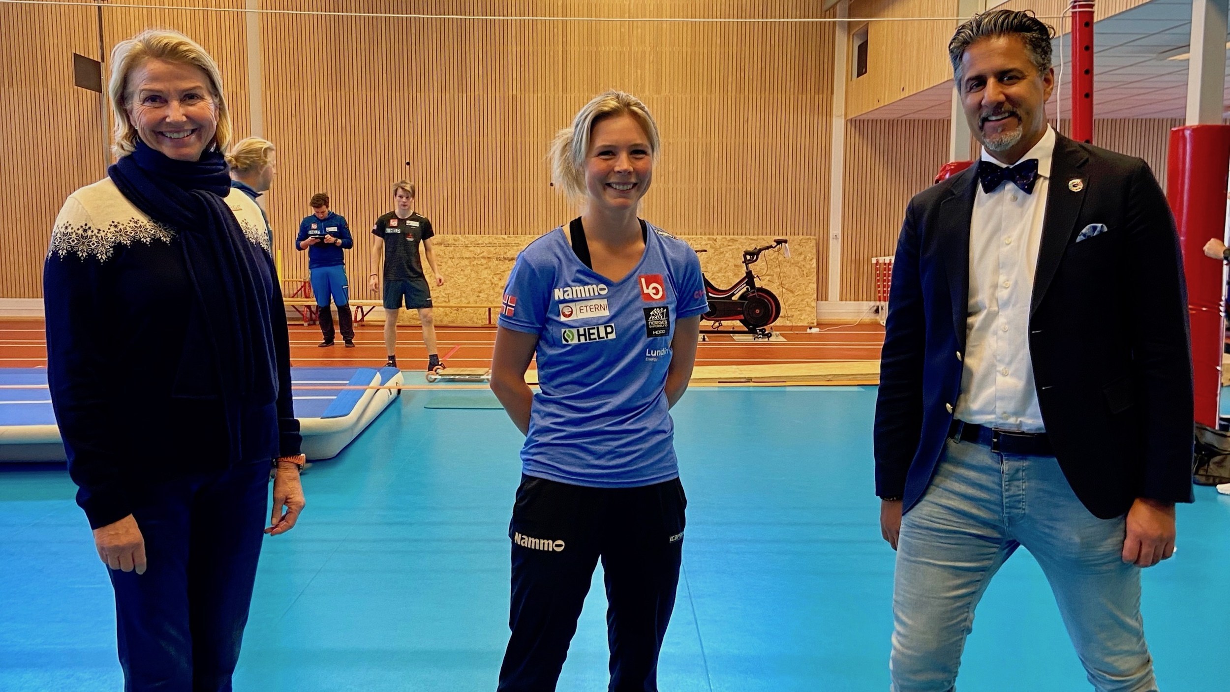 Berit Kjøll, Maren Lundby og Abid Raja inne i Olympiahallen