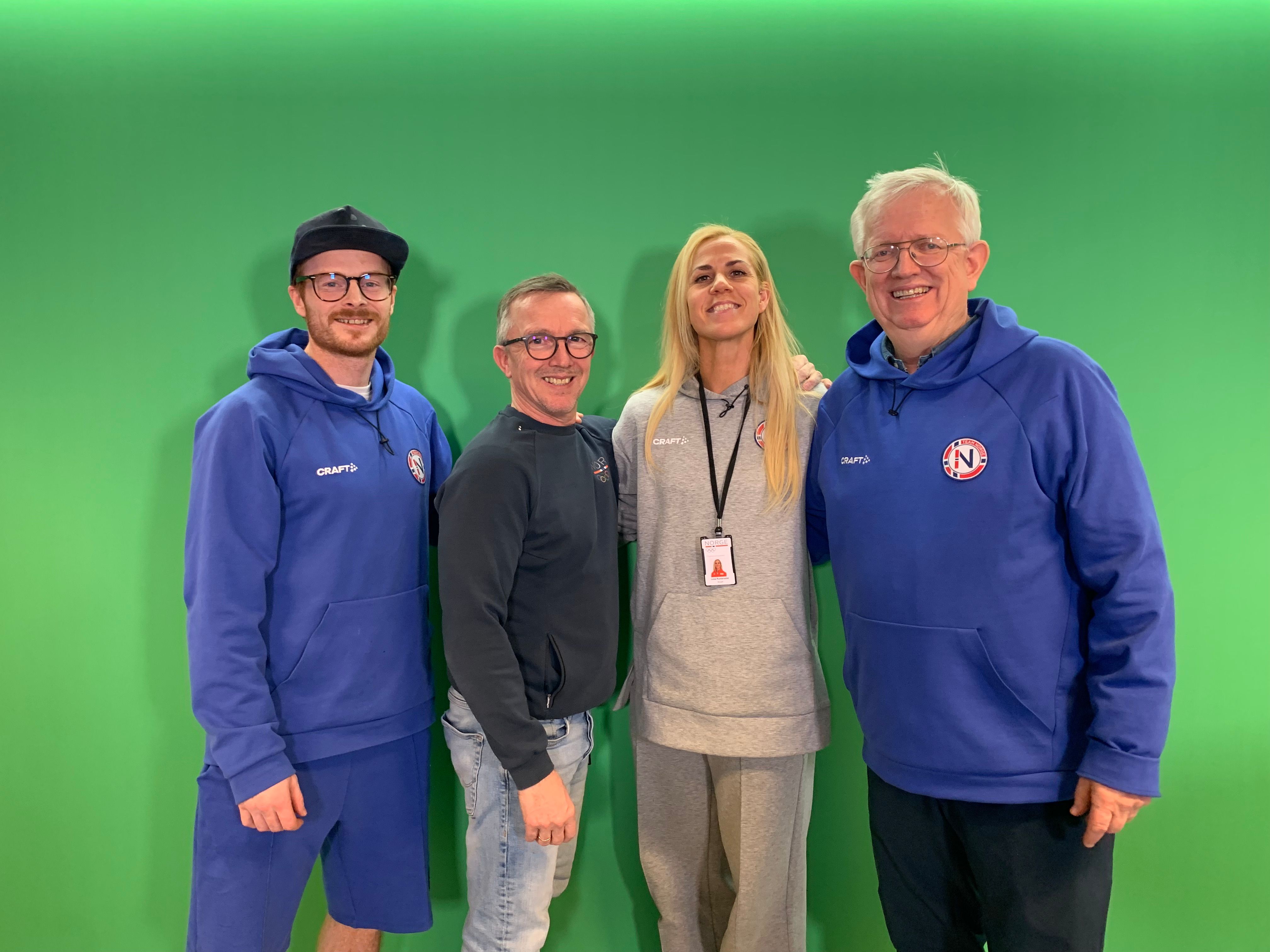 Deltakere i denne utgaven av Olympiapoddens ferdighetshjørne (fra v.) er Eirik Hole, Morten Bråten (programleder), Lene Puntervold fra Olympiatoppen, samt Øivind Sørvald (medprogramleder) fra Norges Tennisforbund. (Foto: Kamilla Fausa, BRIK).